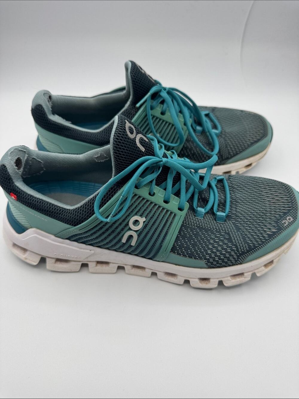 On Running Shoes - Women’s 8